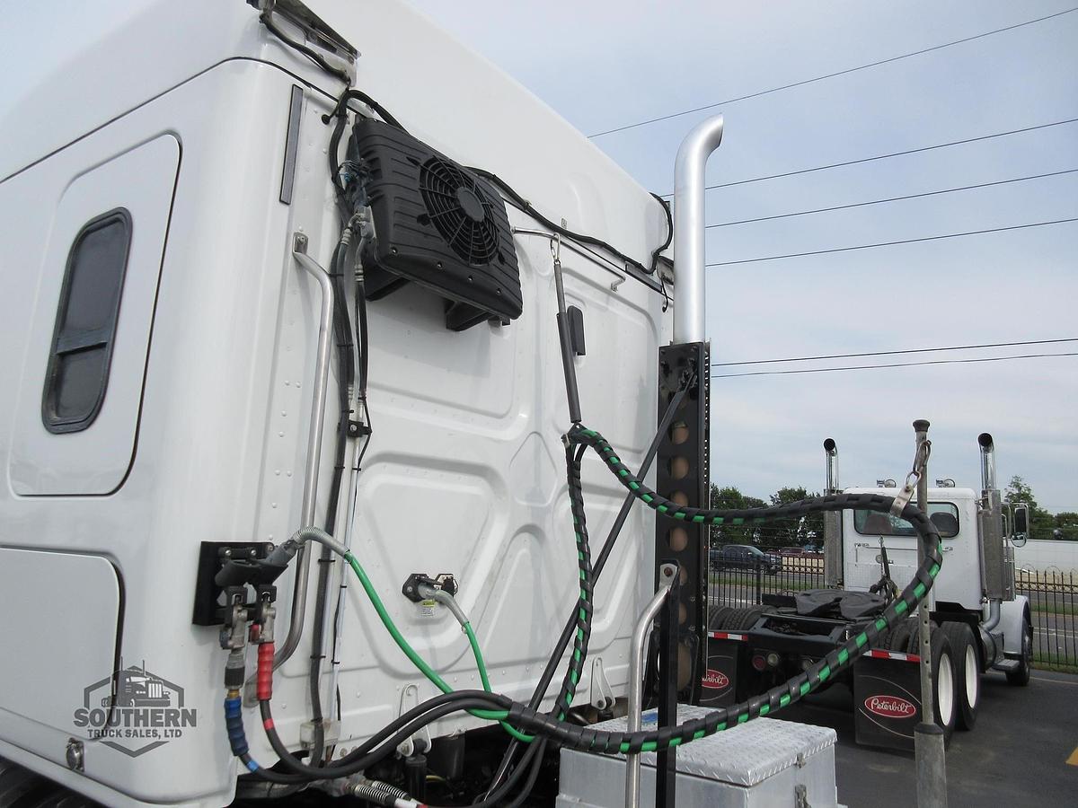 Used 2019 FREIGHTLINER CASCADIA 126