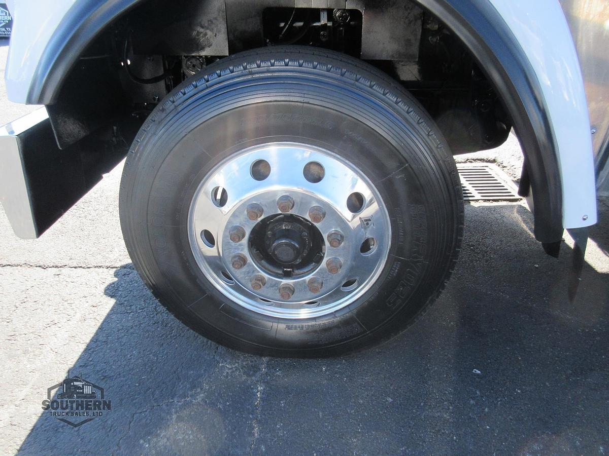 Used 2019 FREIGHTLINER 122SD