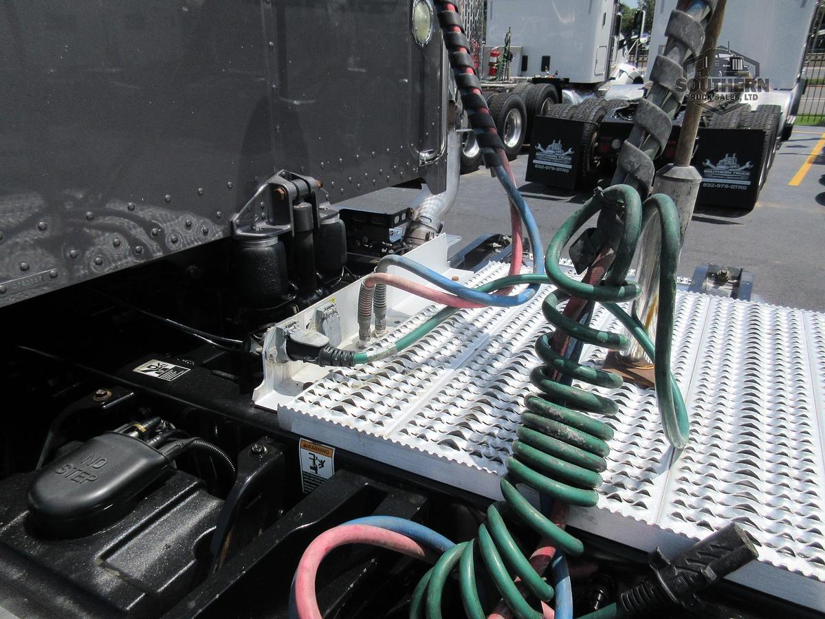 Used 2022 PETERBILT 389