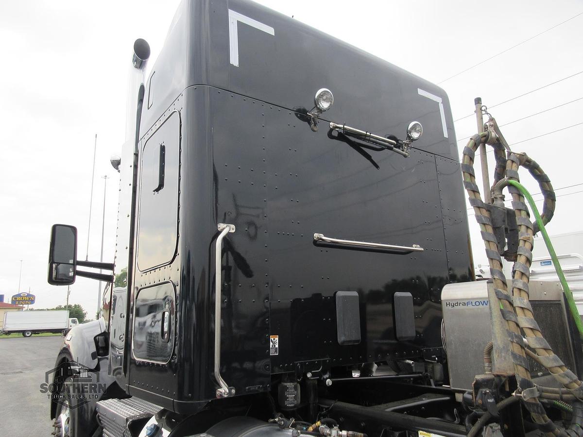Used 2023 KENWORTH T880