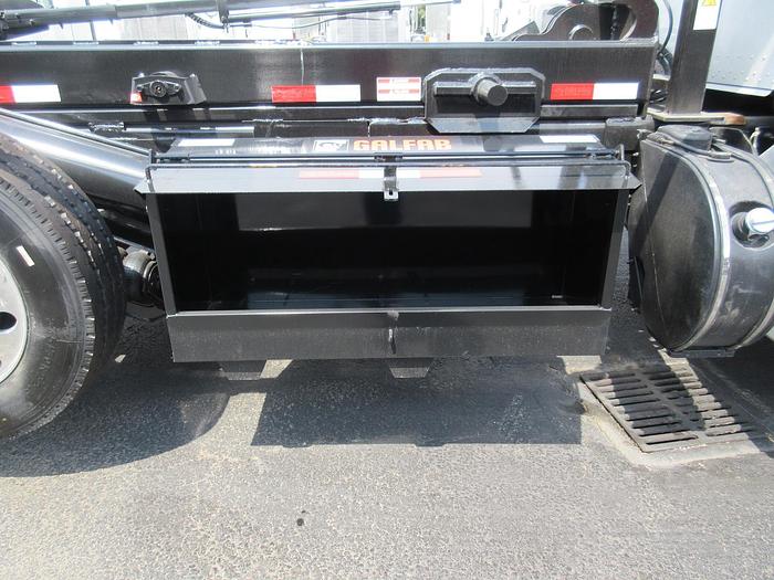 Used 2013 PETERBILT 348