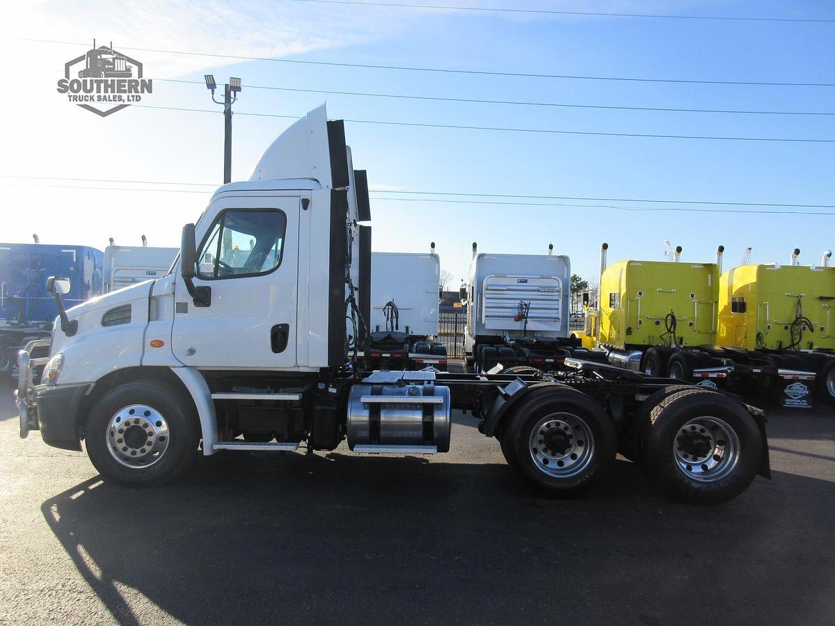 Used 2018 FREIGHTLINER CASCADIA 113