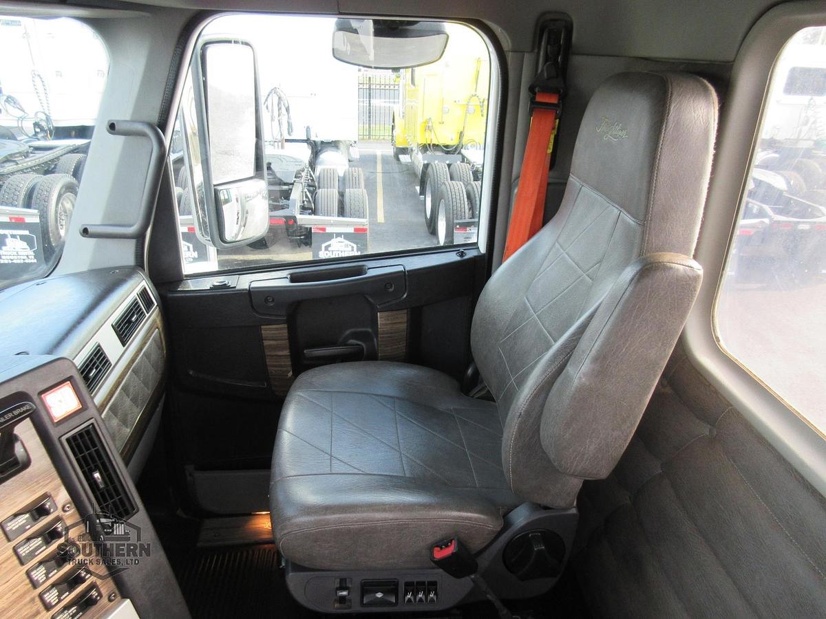 Used 2019 FREIGHTLINER 122SD