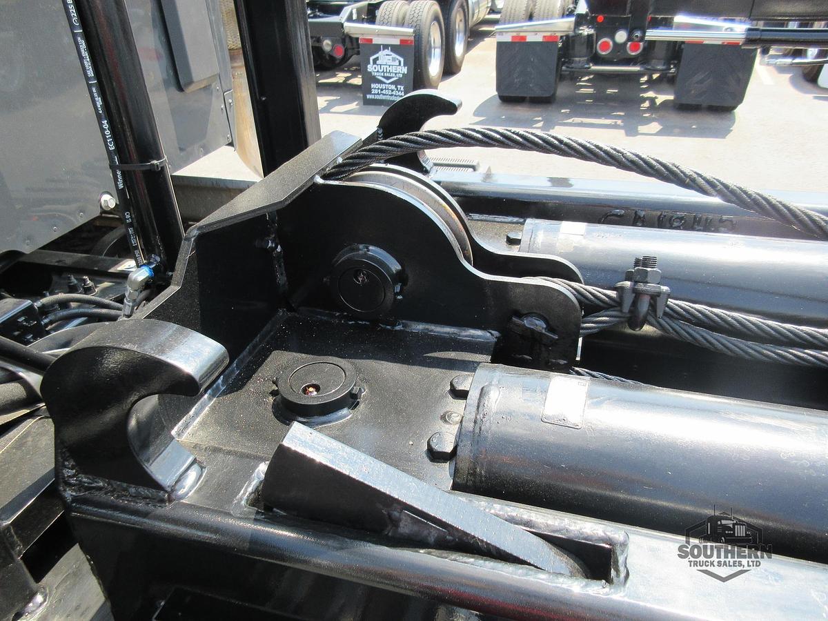 Used 2025 PETERBILT 567