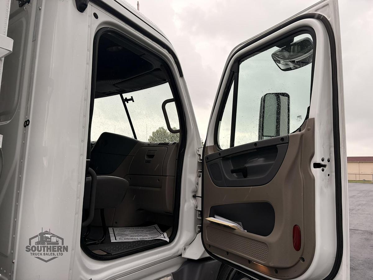 Used 2020 FREIGHTLINER CASCADIA 125