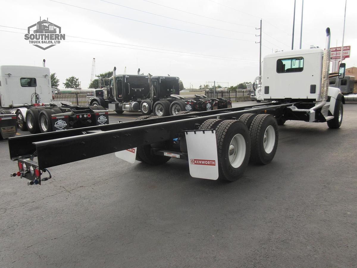 Used 2025 KENWORTH T880