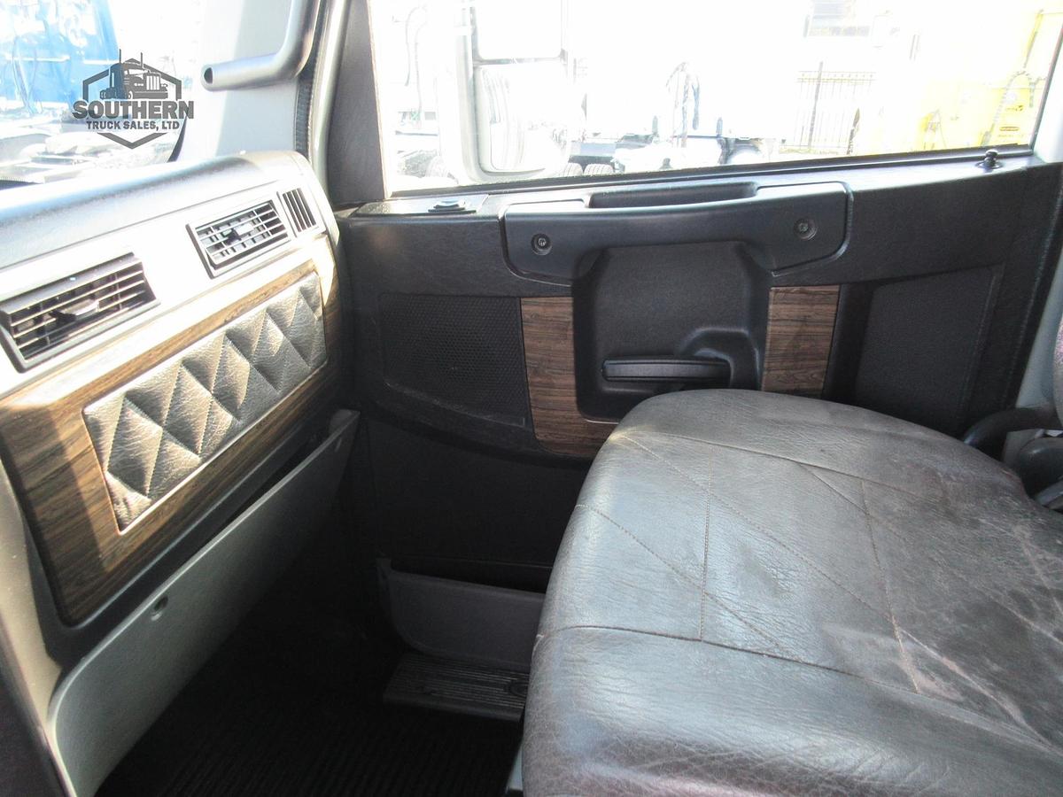 Used 2019 FREIGHTLINER 122SD