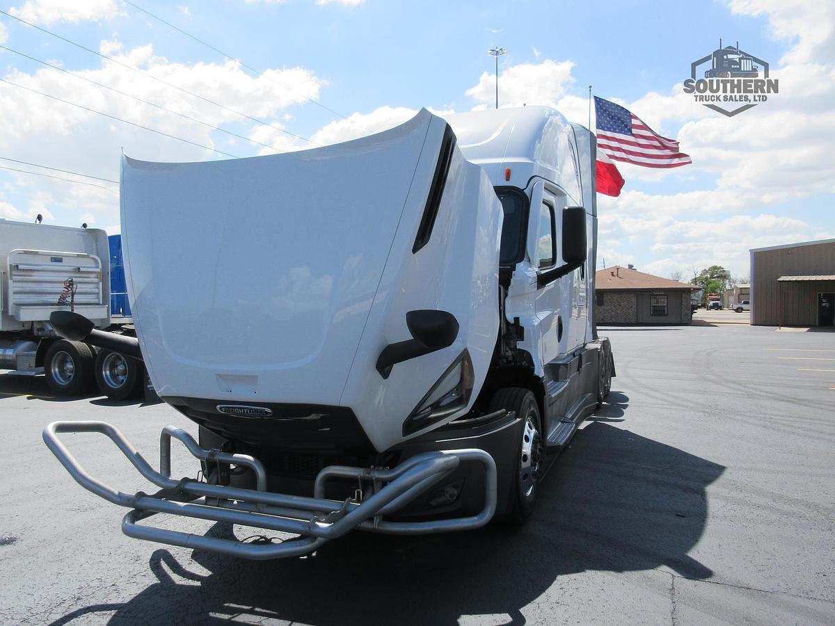 Used 2022 FREIGHTLINER CASCADIA 126