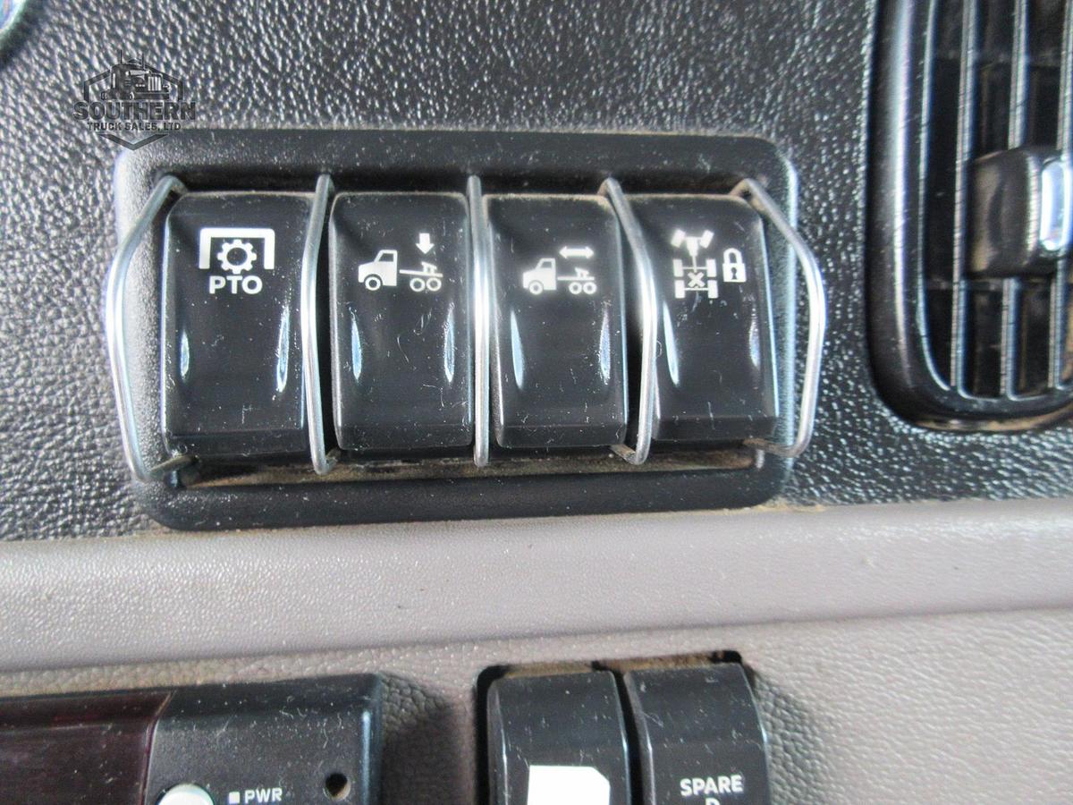 Used 2023 PETERBILT 389