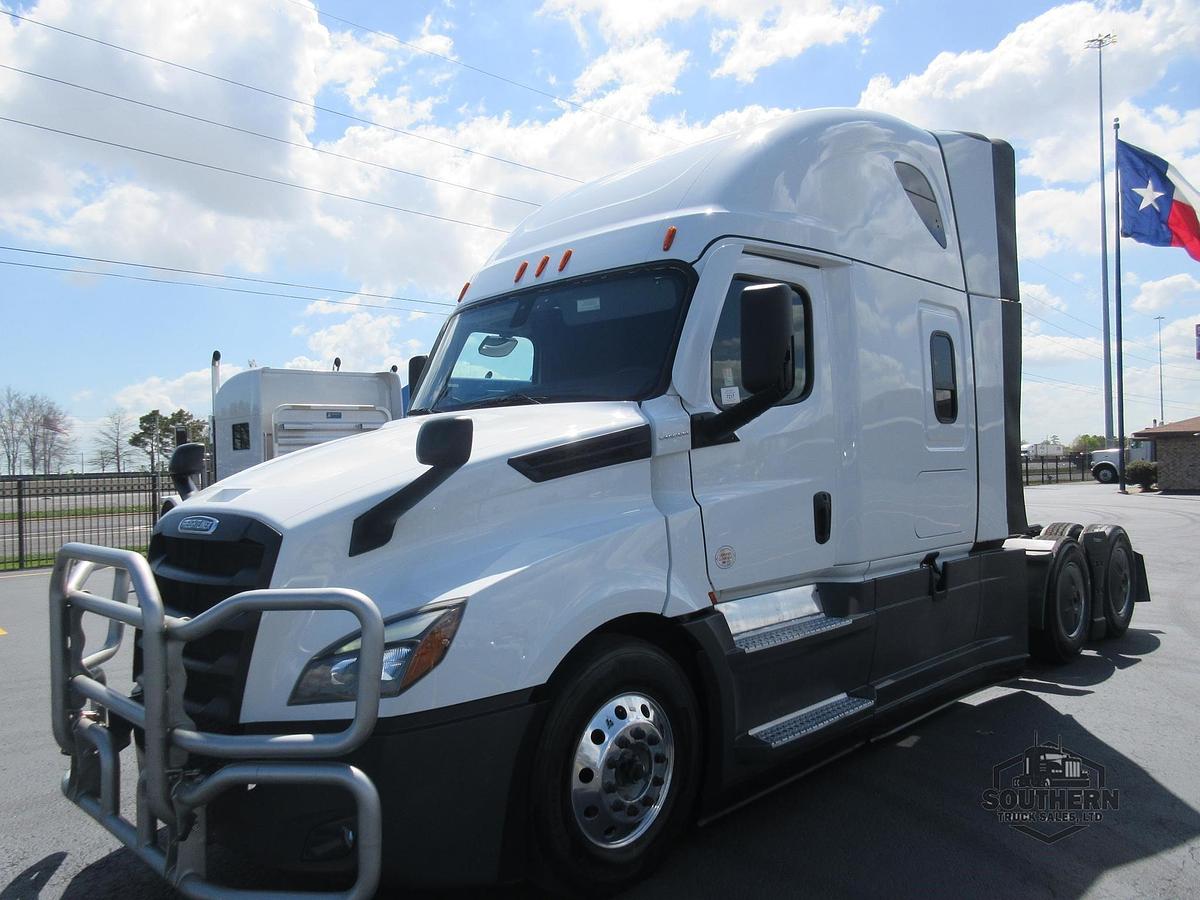 Used 2022 FREIGHTLINER CASCADIA 126