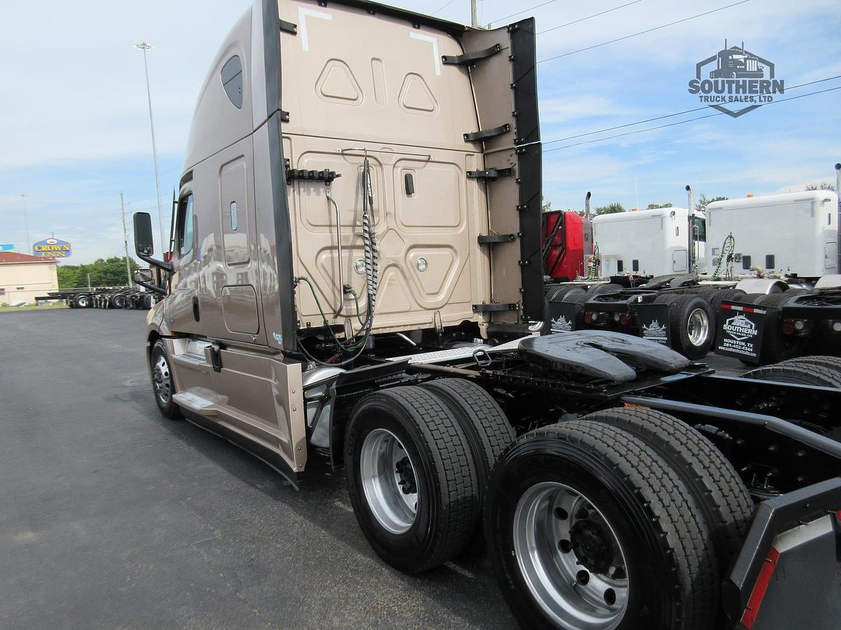 Used 2023 FREIGHTLINER CASCADIA 126