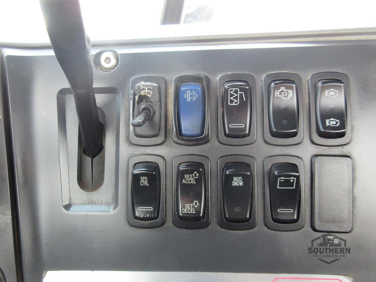Used 2014 MACK PINNACLE CXU613
