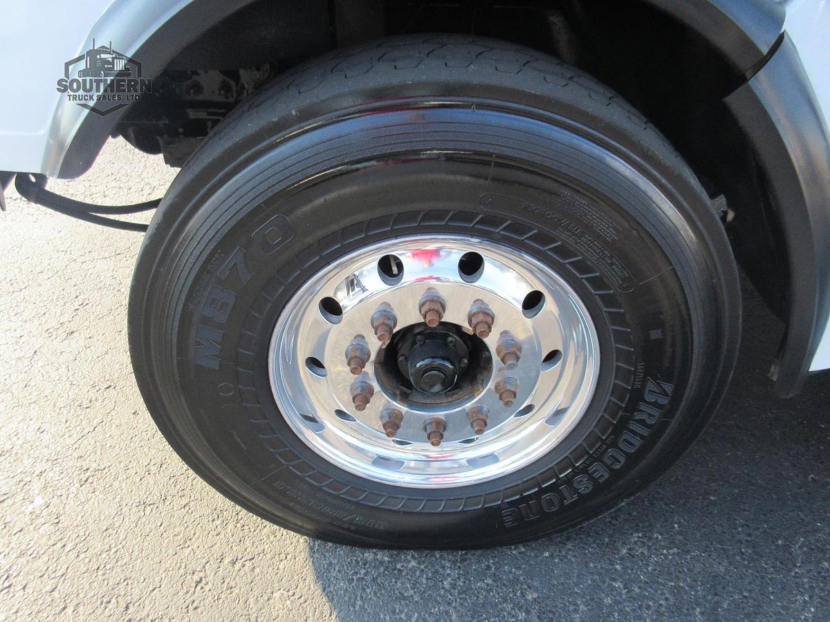 Used 2018 FREIGHTLINER 122SD