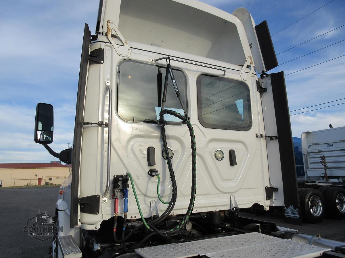 Used 2018 FREIGHTLINER CASCADIA 113