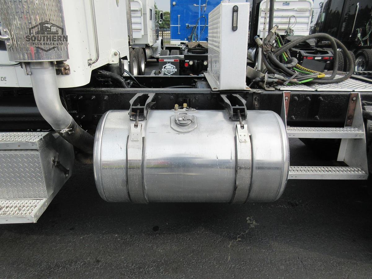 Used 2011 PETERBILT 388