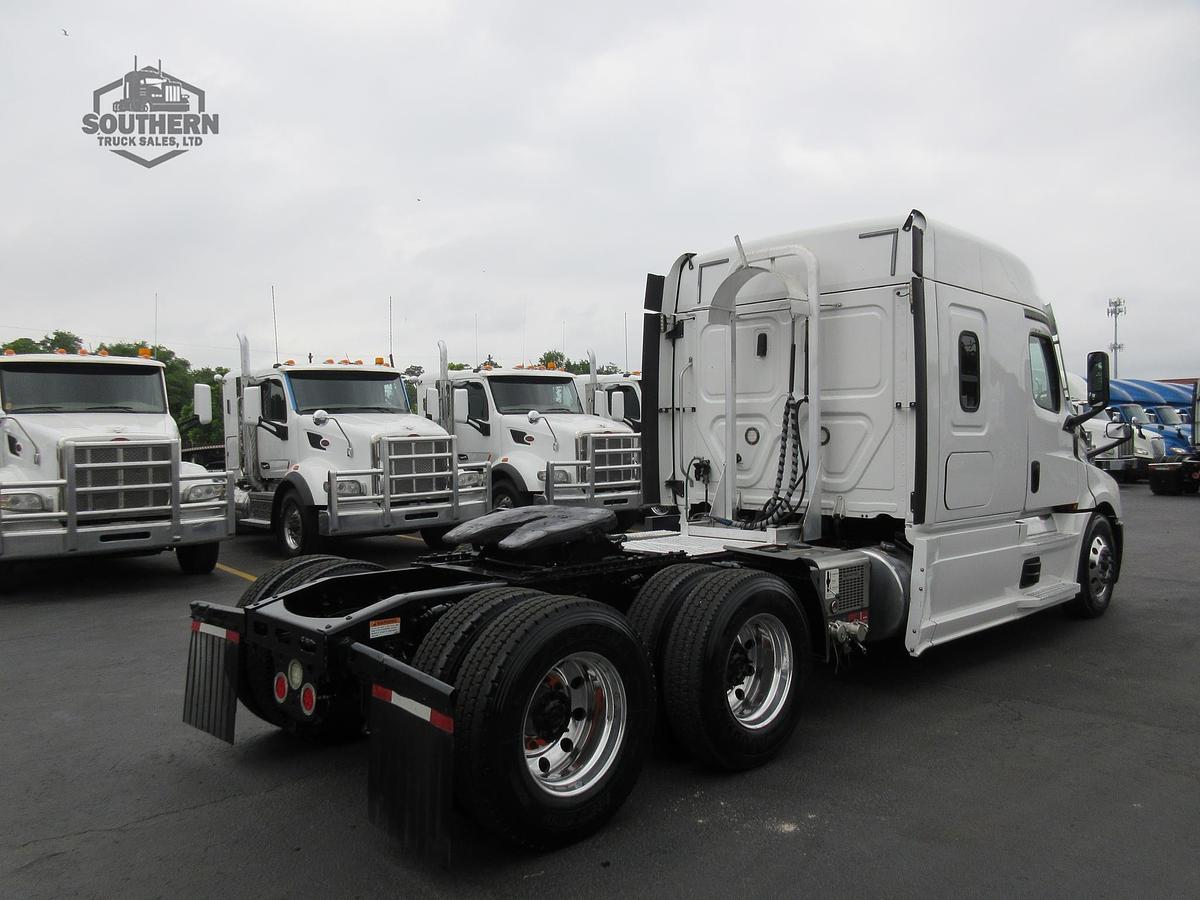 Used 2020 FREIGHTLINER CASCADIA 126