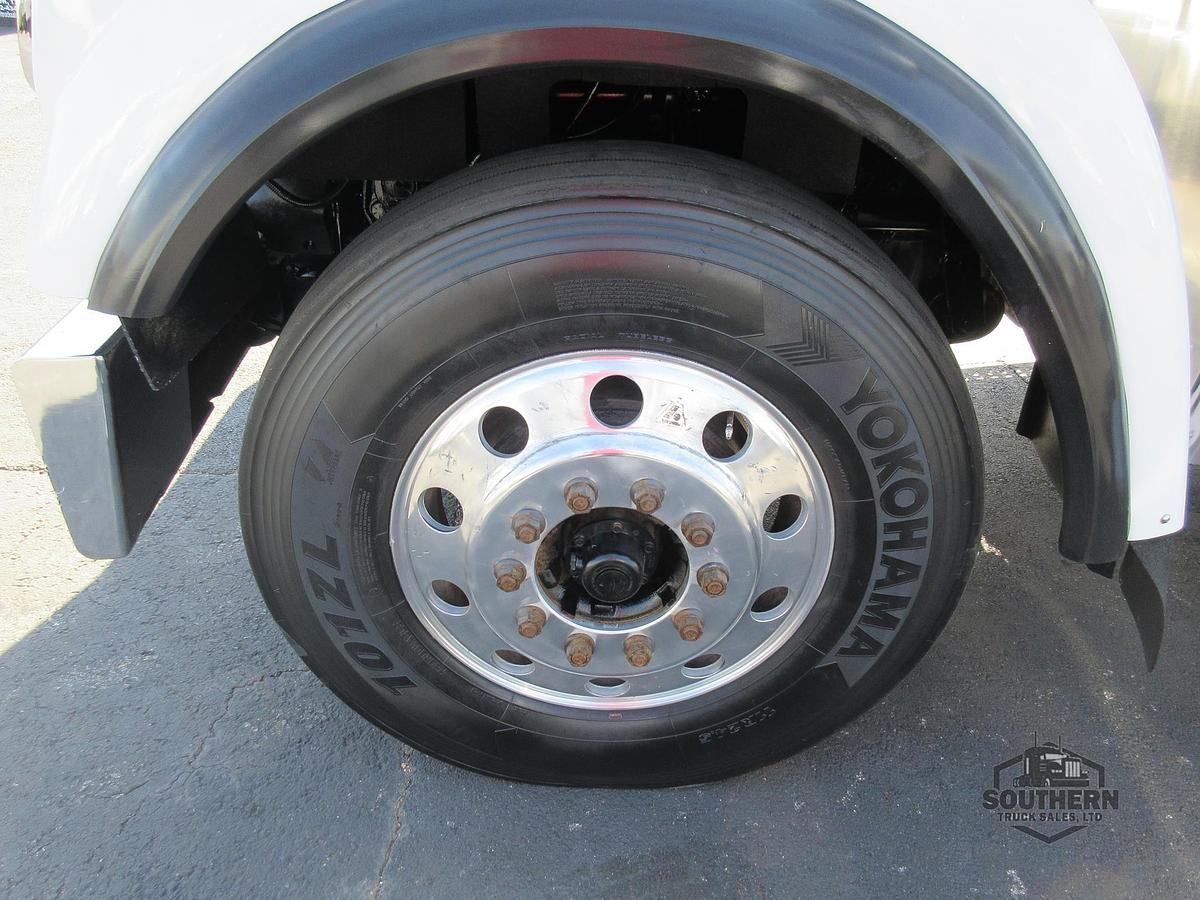 Used 2019 FREIGHTLINER 122SD