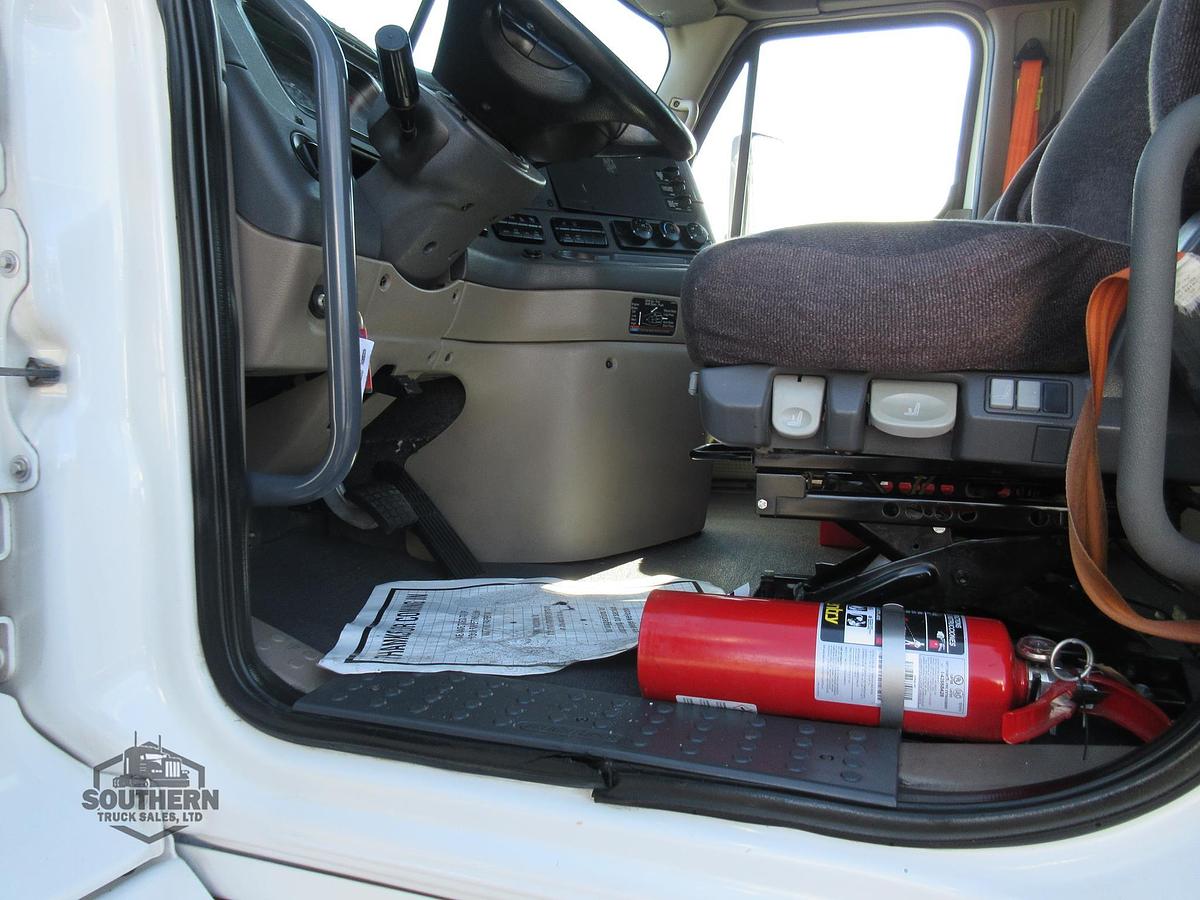 Used 2018 FREIGHTLINER CASCADIA 113