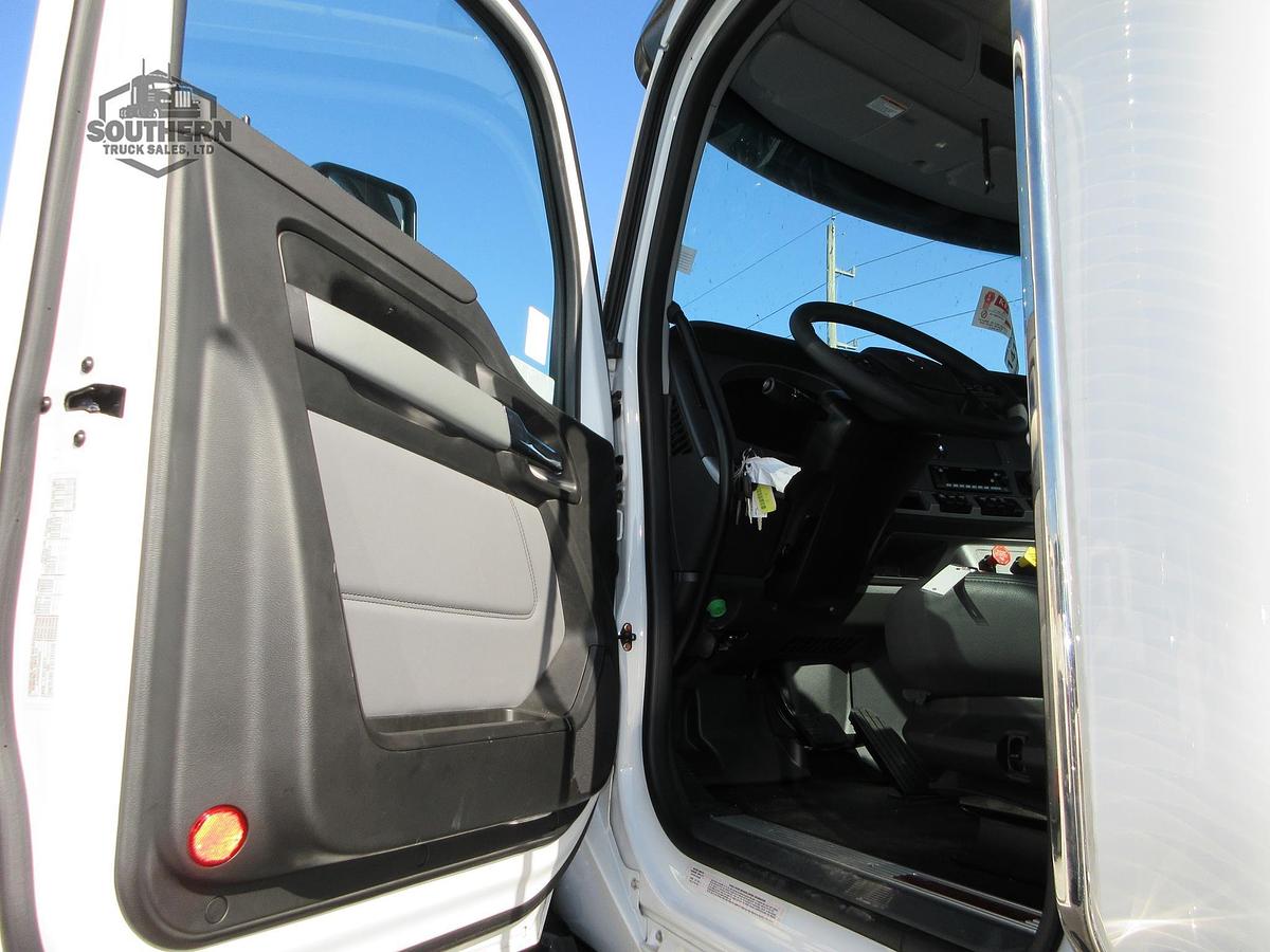 2025 KENWORTH T880