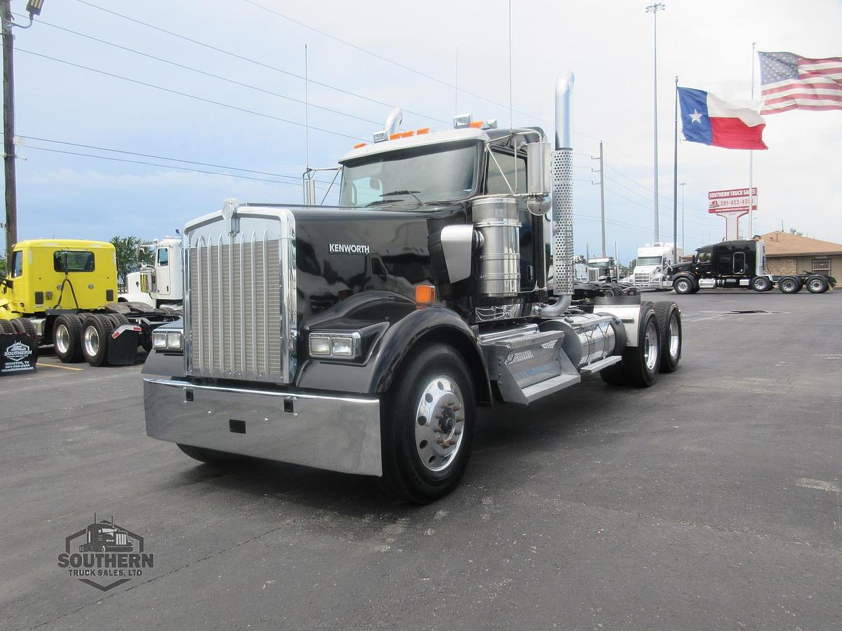 Used 2023 KENWORTH W900