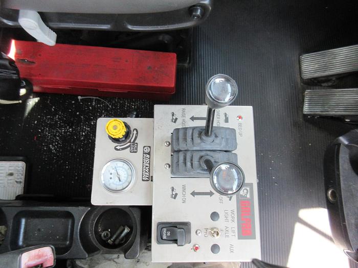 Used 2013 PETERBILT 348