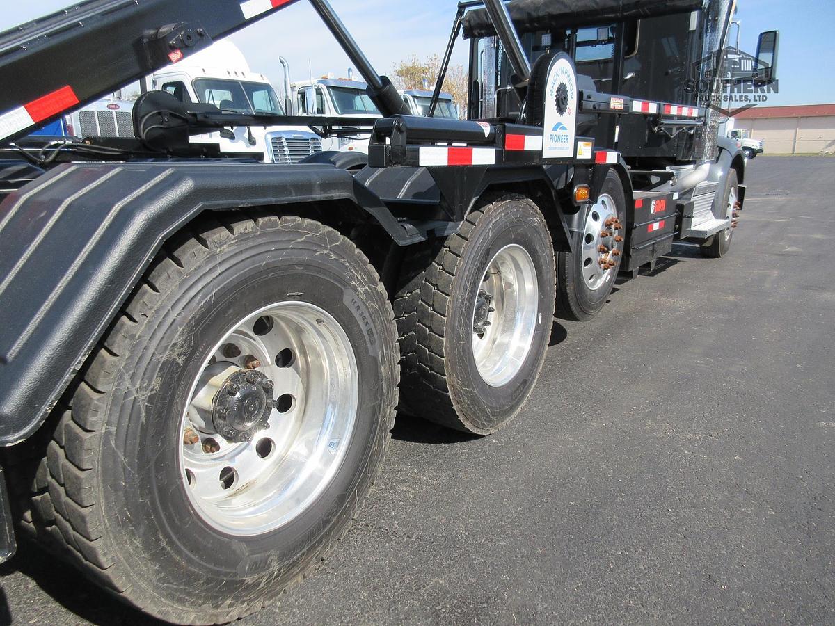 Used 2025 PETERBILT 567