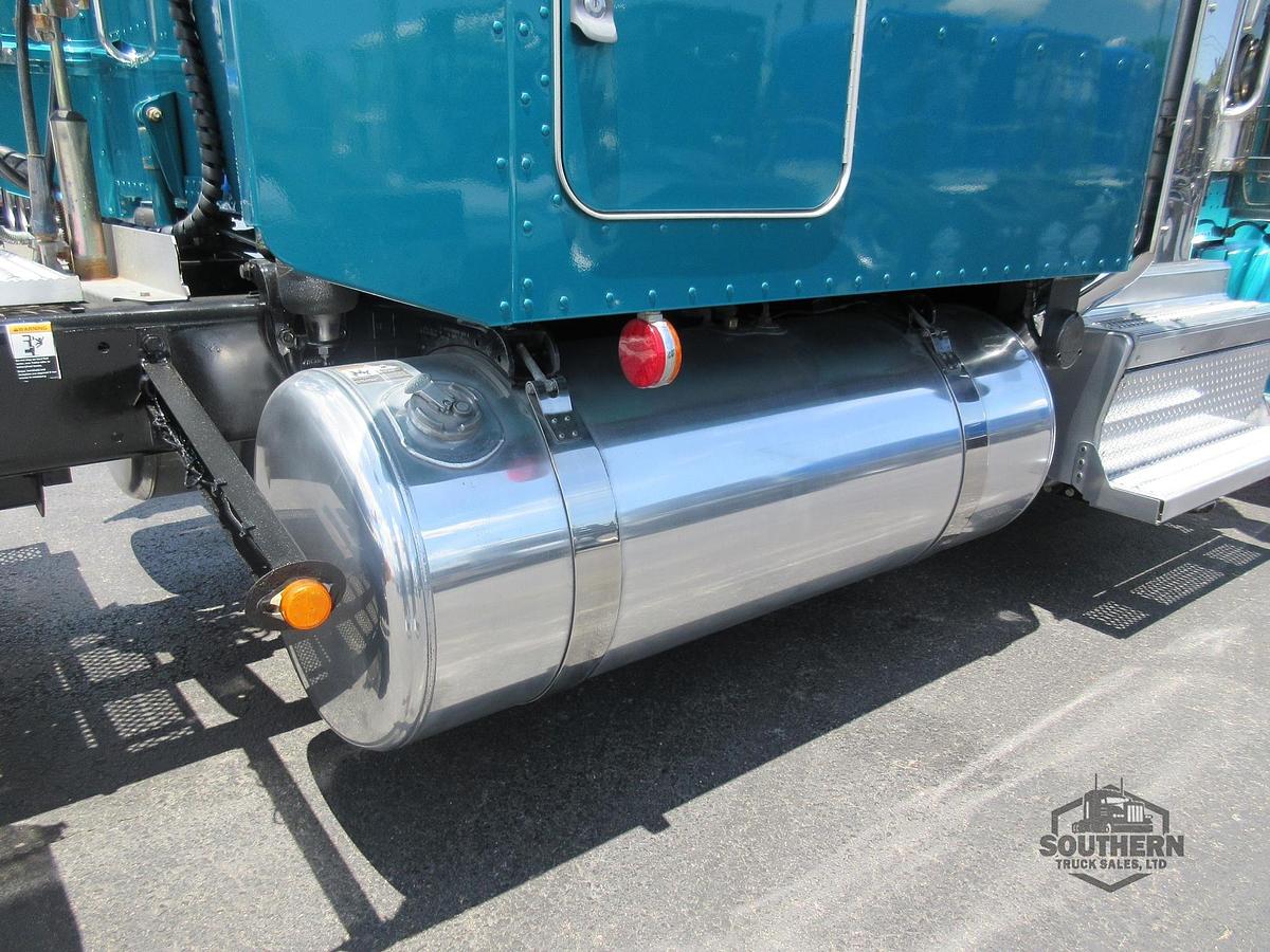 Used 2022 PETERBILT 389