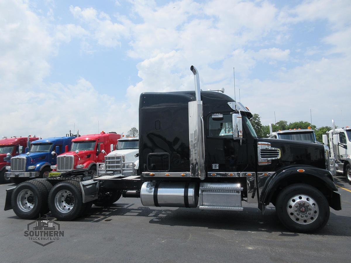 Used 2023 FREIGHTLINER CORONADO 122 SD