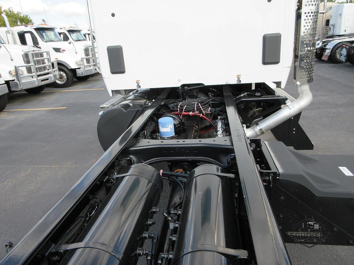 2025 KENWORTH T880