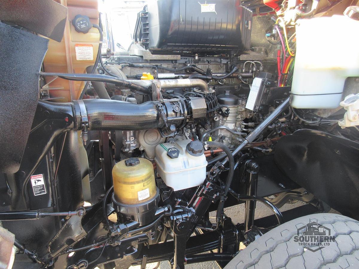 Used 2018 FREIGHTLINER 122SD