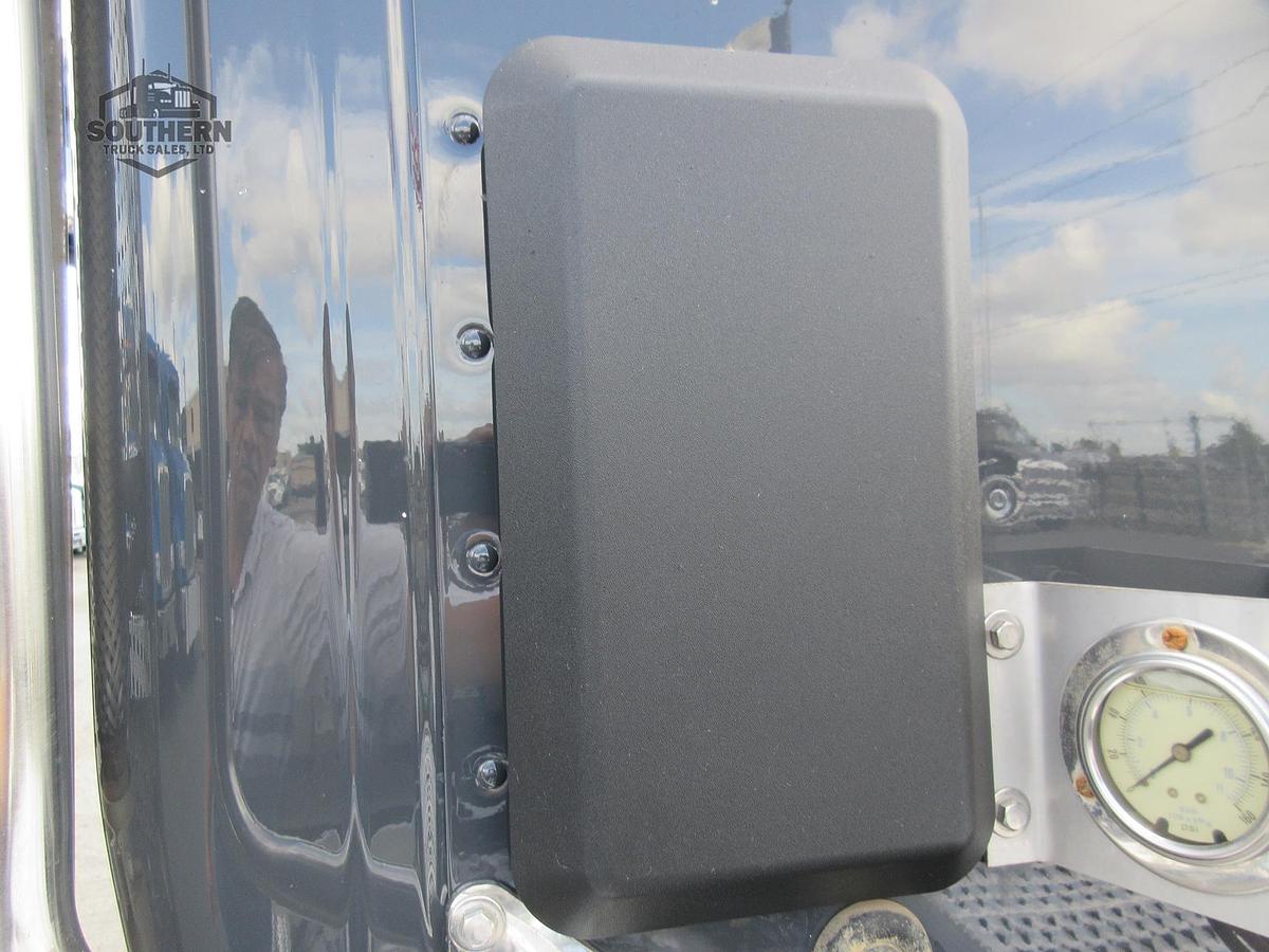 Used 2025 PETERBILT 567