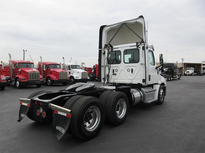 Used 2019 FREIGHTLINER CASCADIA 126
