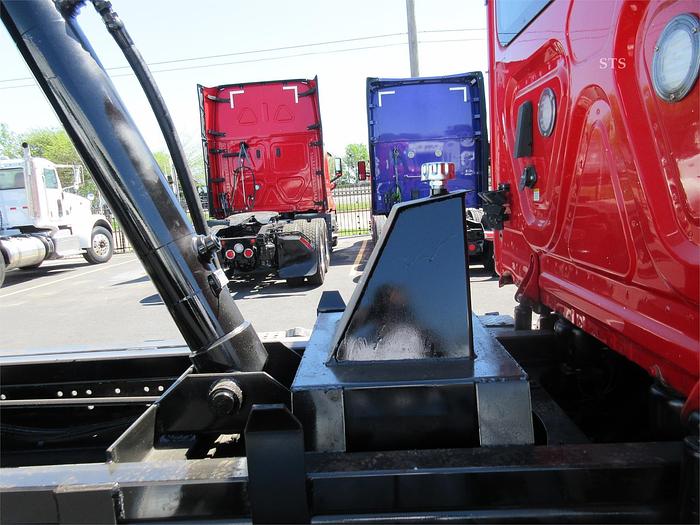Used 2019 FREIGHTLINER CASCADIA 126
