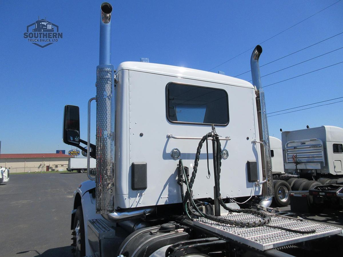 Used 2020 PETERBILT 567