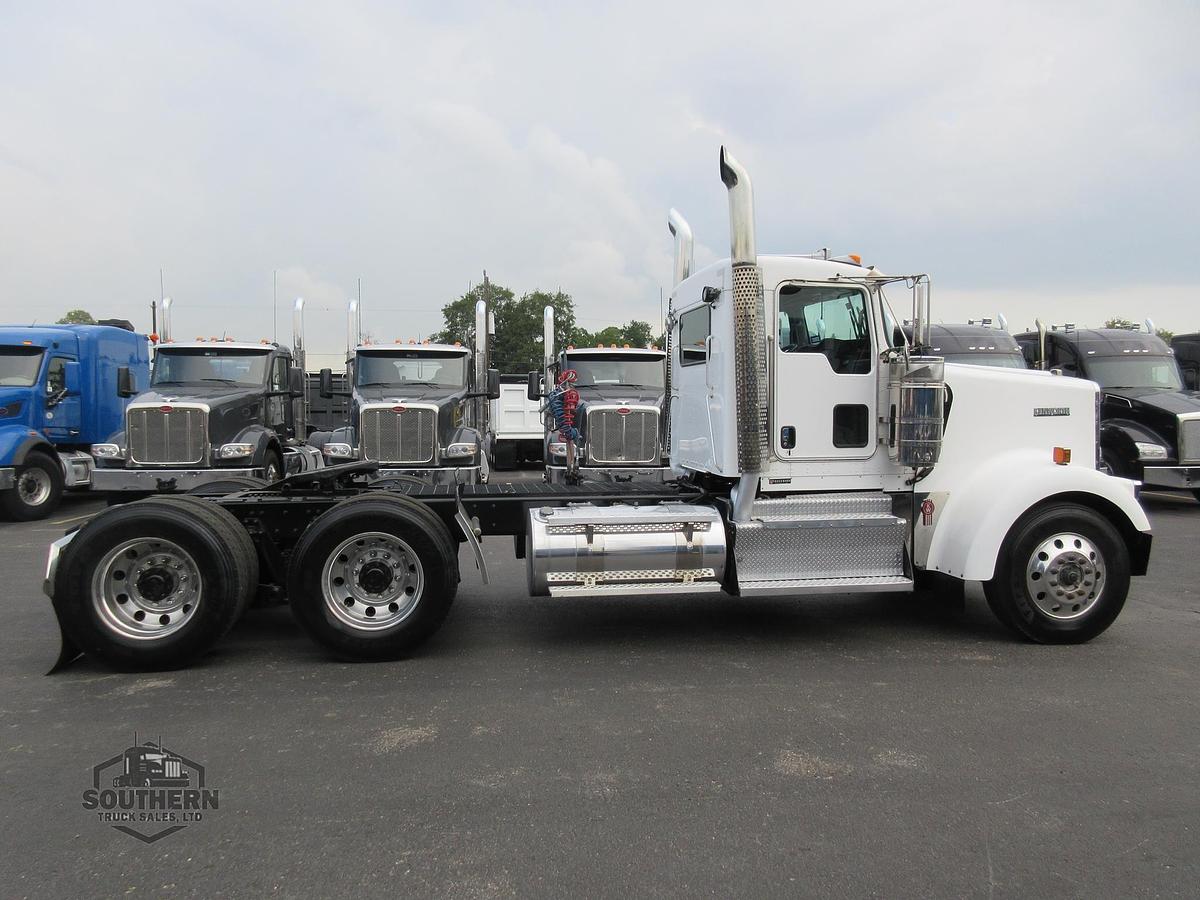 Used 2016 KENWORTH W900L