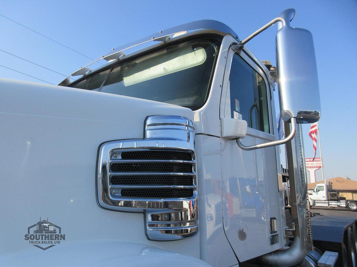 Used 2018 FREIGHTLINER 122SD