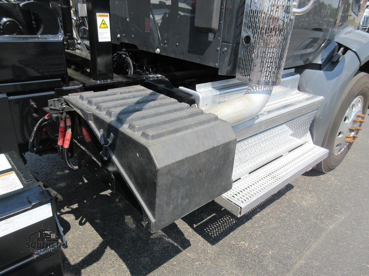 Used 2025 PETERBILT 567