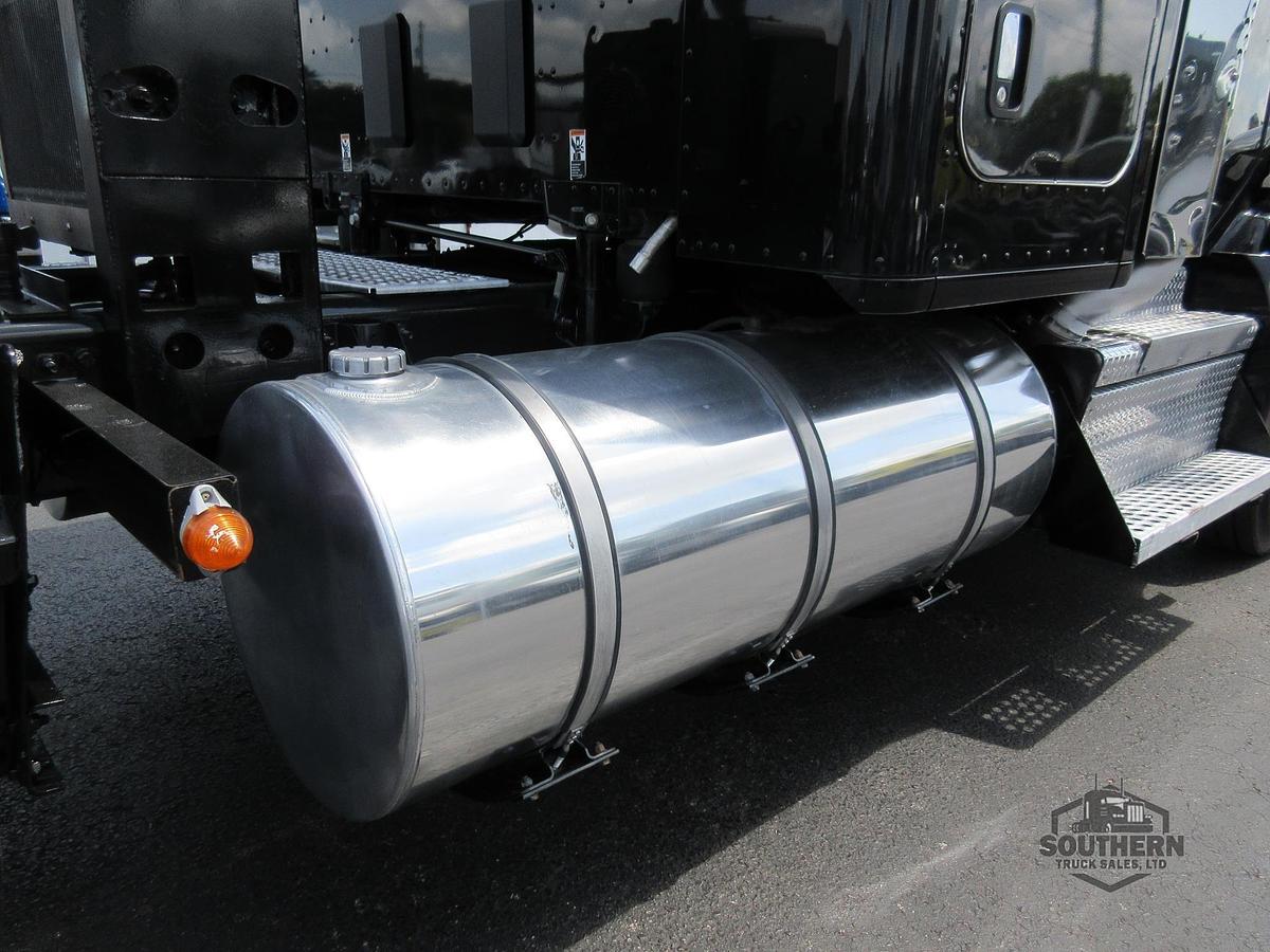 Used 2023 KENWORTH T880
