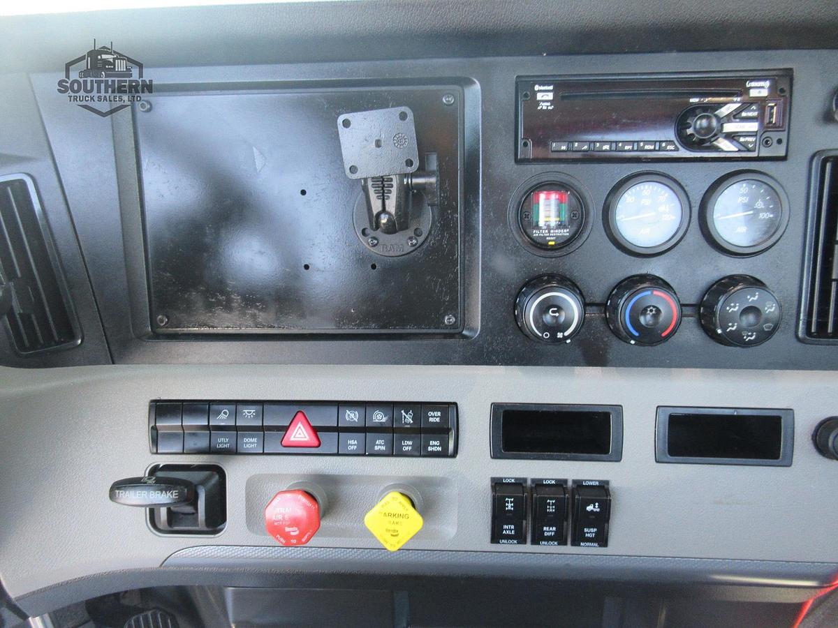 Used 2019 FREIGHTLINER CASCADIA 126