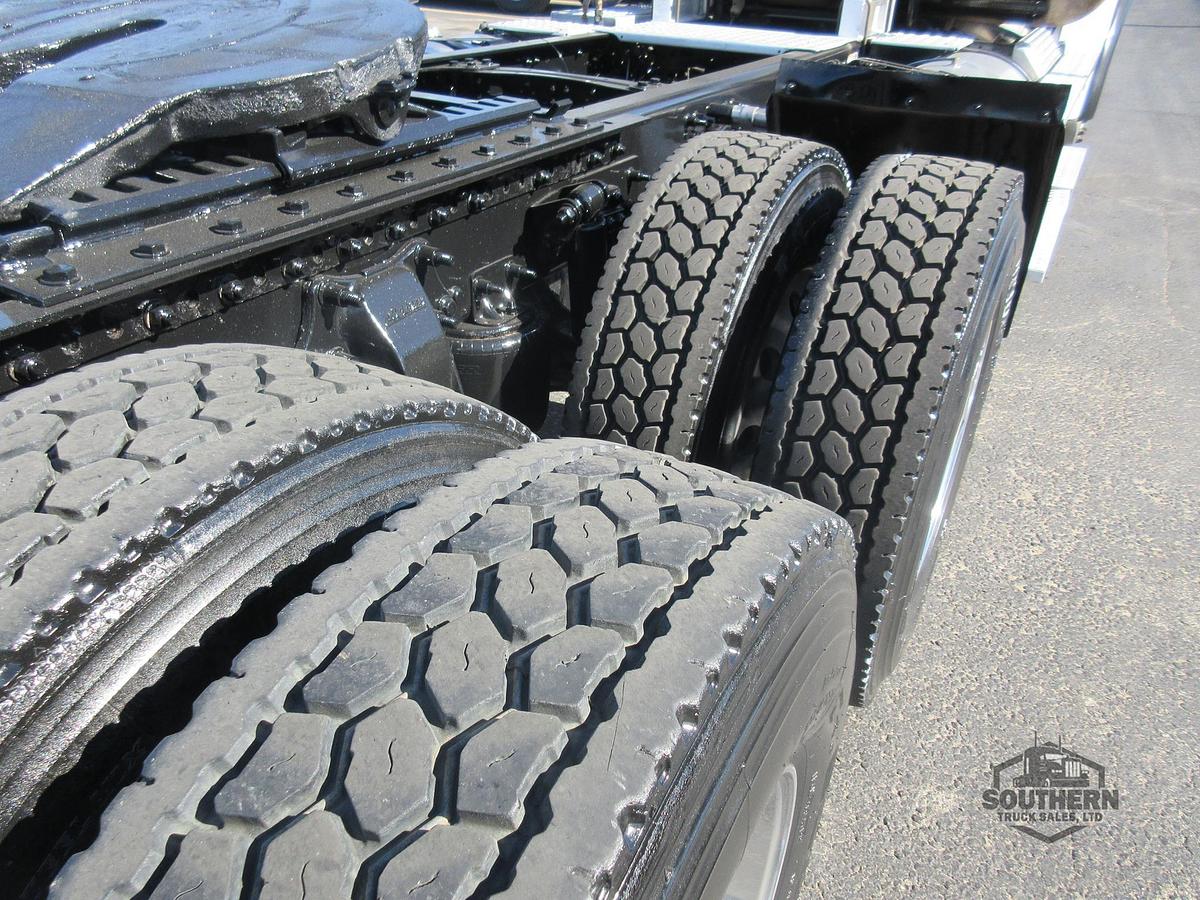 Used 2019 FREIGHTLINER 122SD