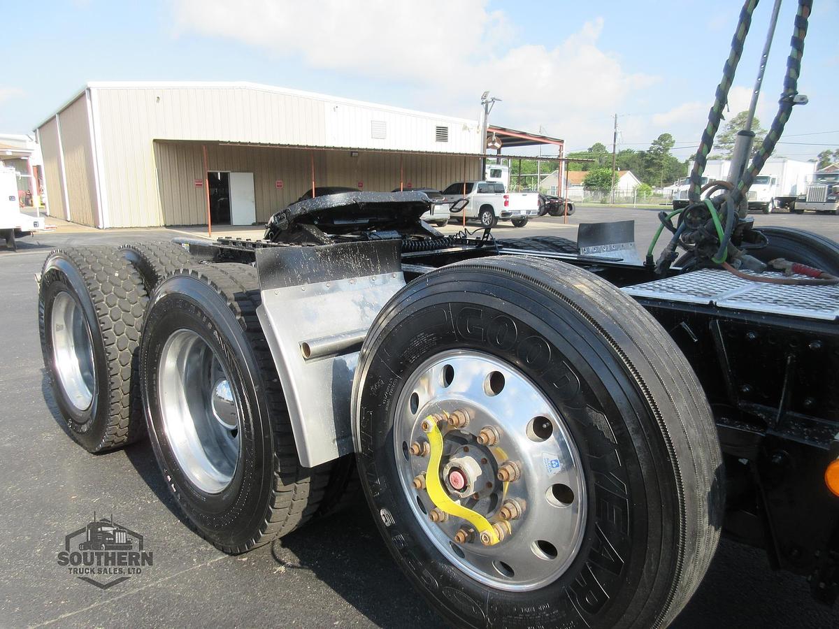 Used 2023 KENWORTH T880