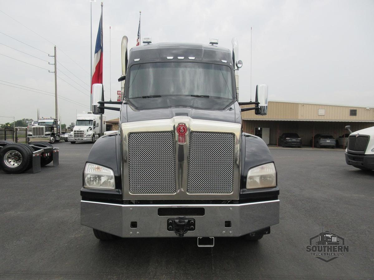 Used 2023 KENWORTH T880