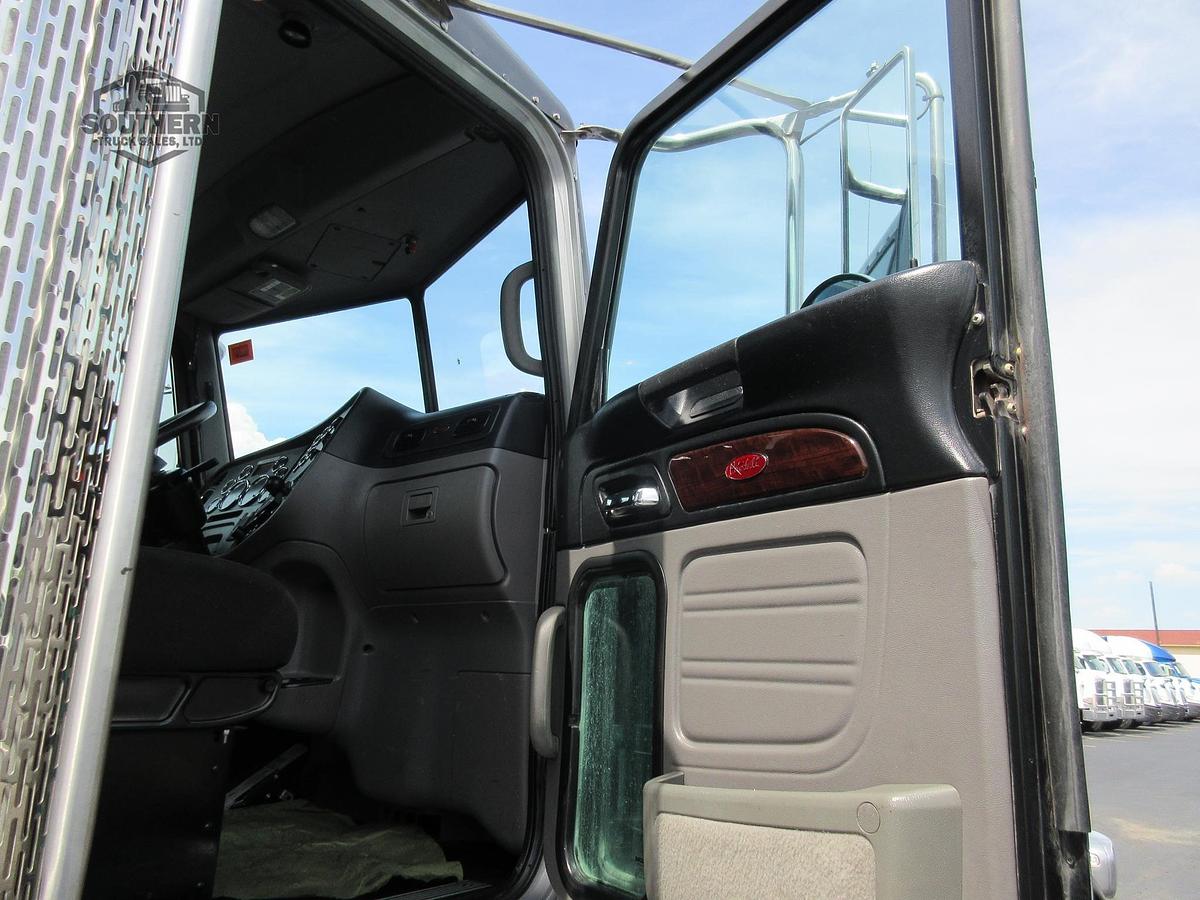 Used 2022 PETERBILT 389