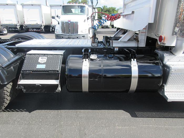 Used 2015 PETERBILT 389 - 6810