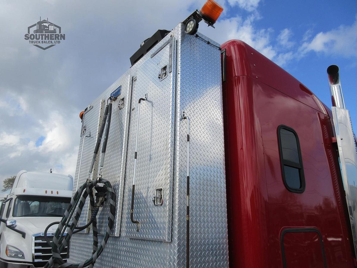 Used 2021 FREIGHTLINER CORONADO 122 SD