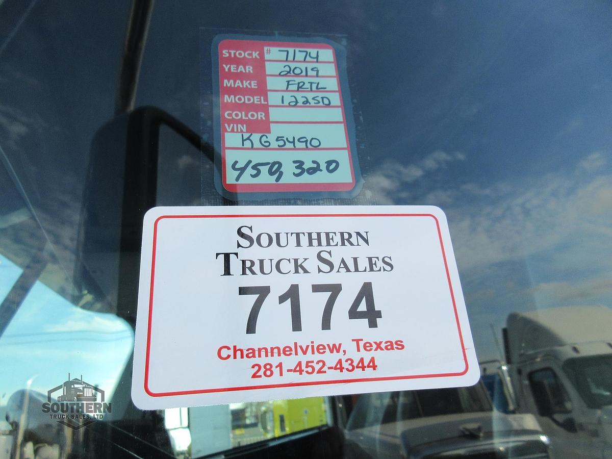 Used 2019 FREIGHTLINER 122SD