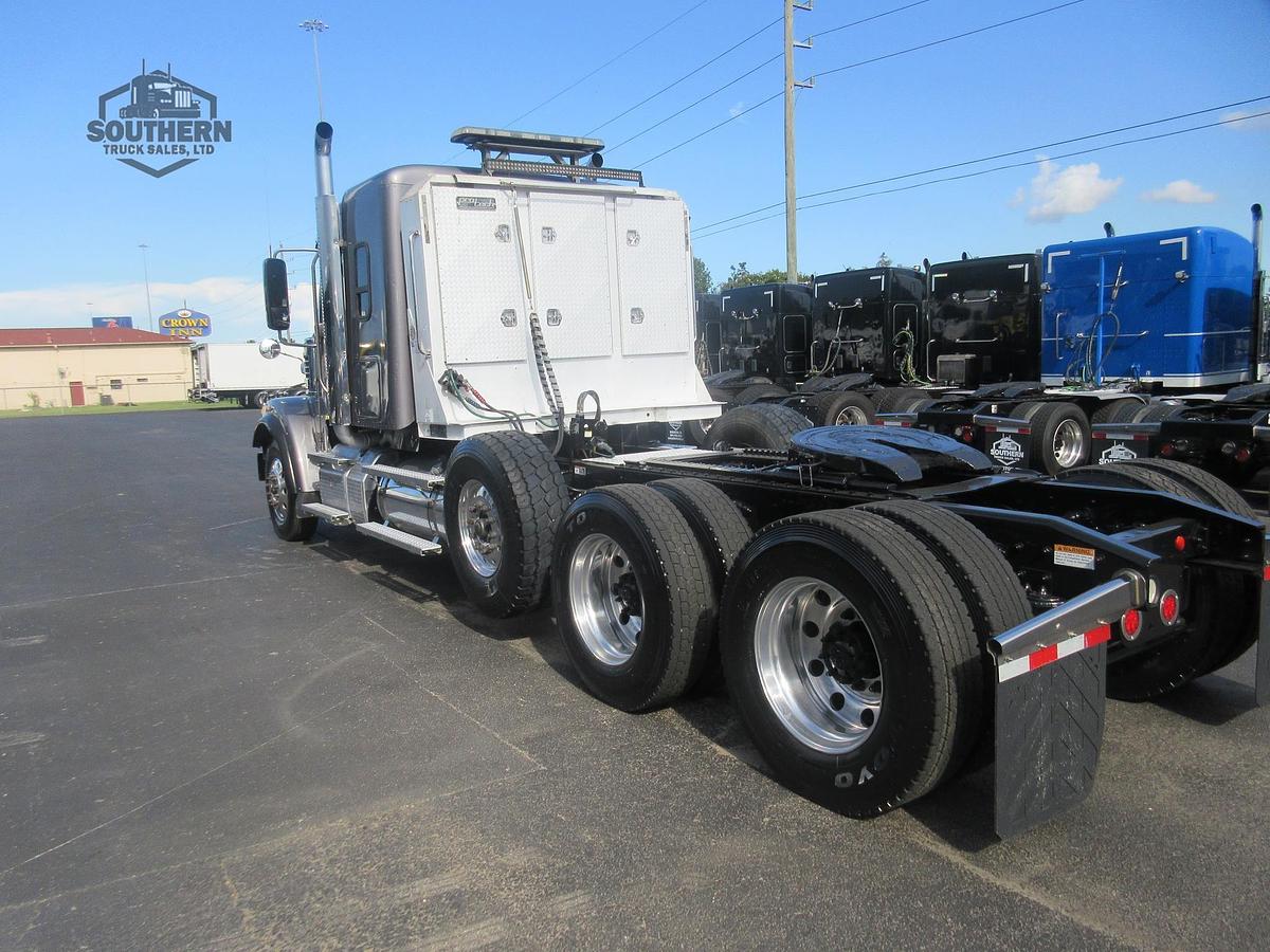 Used 2020 FREIGHTLINER 122SD
