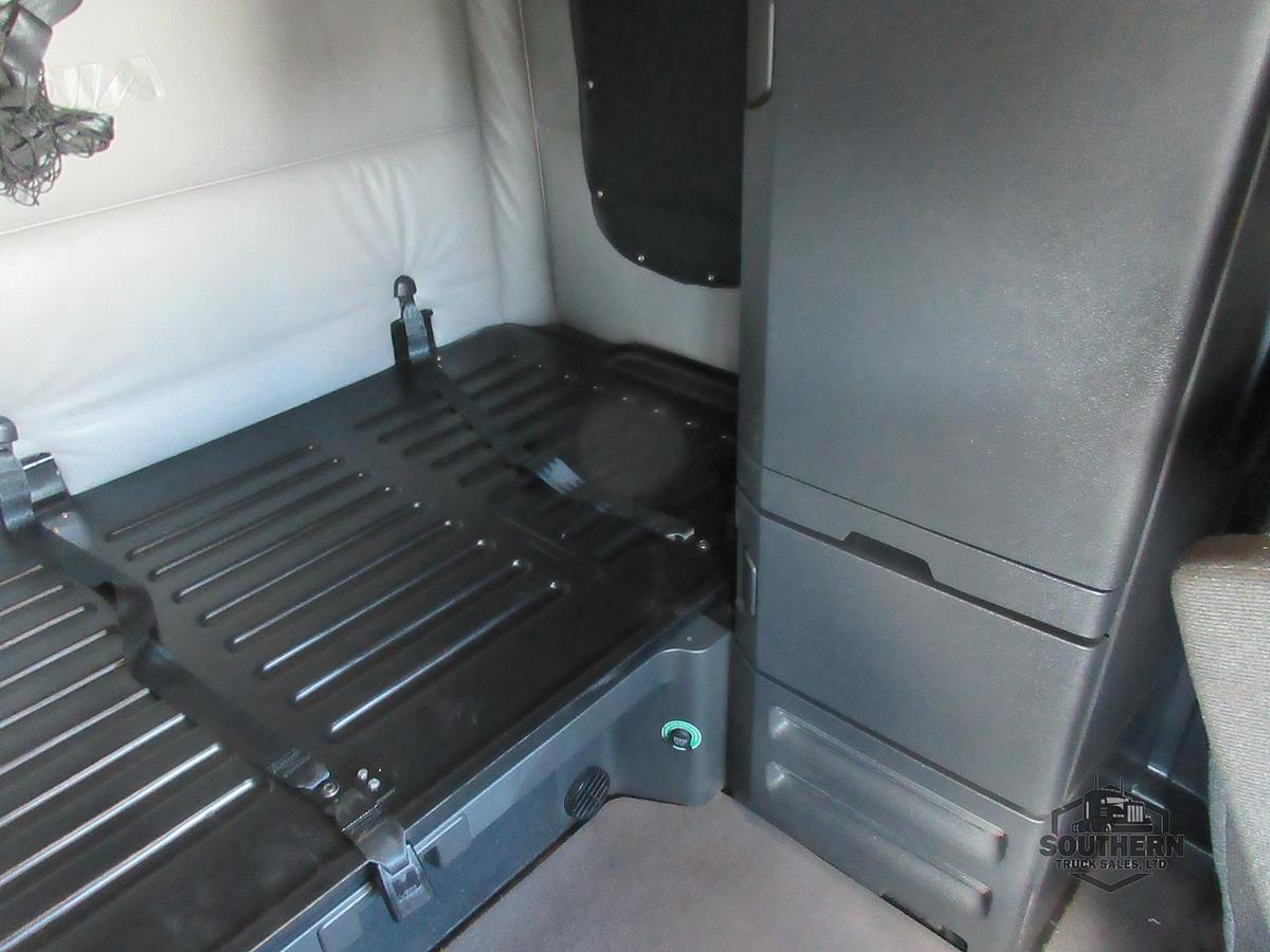 Used 2022 FREIGHTLINER CASCADIA 116