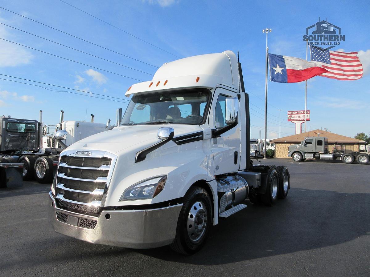 Used 2019 FREIGHTLINER CASCADIA 126