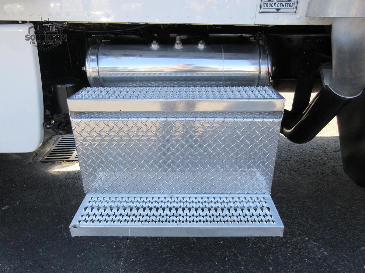 Used 2018 PETERBILT 389